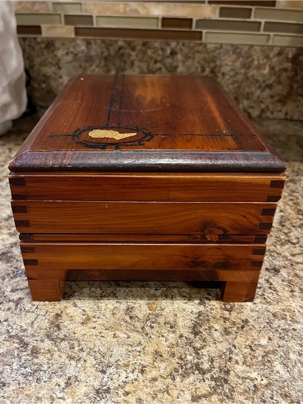 Vintage 1940s Cedar CAMEO SILHOUETTE Jewelry / Stash Keepsake Box
